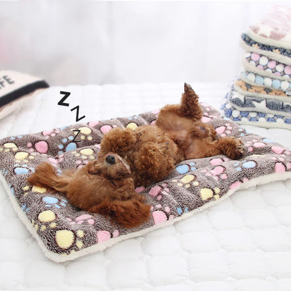 Calming Warm Dog & Cat Blanket | Ultra-Soft Coral Fleece | Anxiety Relief | Machine Washable | 3 Sizes