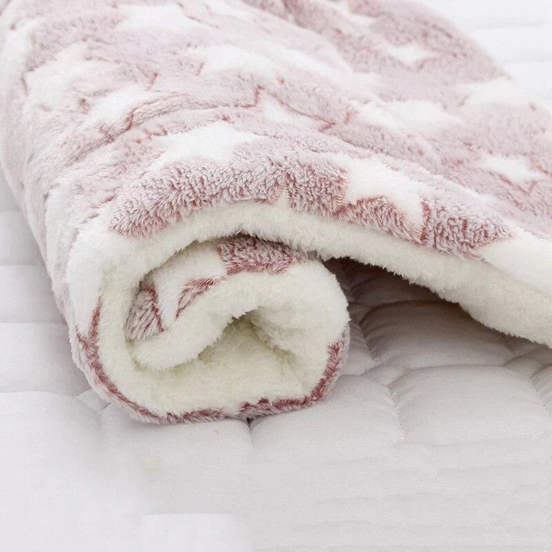 Calming Warm Dog & Cat Blanket | Ultra-Soft Coral Fleece | Anxiety Relief | Machine Washable | 3 Sizes