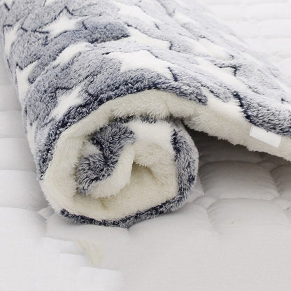 Calming Warm Dog & Cat Blanket | Ultra-Soft Coral Fleece | Anxiety Relief | Machine Washable | 3 Sizes