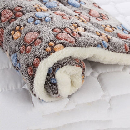 Calming Warm Dog & Cat Blanket | Ultra-Soft Coral Fleece | Anxiety Relief | Machine Washable | 3 Sizes